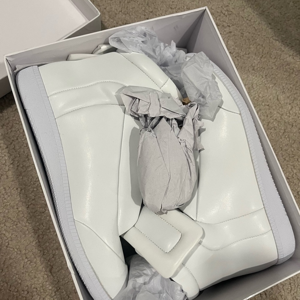 Maison margiela future SIZE 43/10
Comes with box